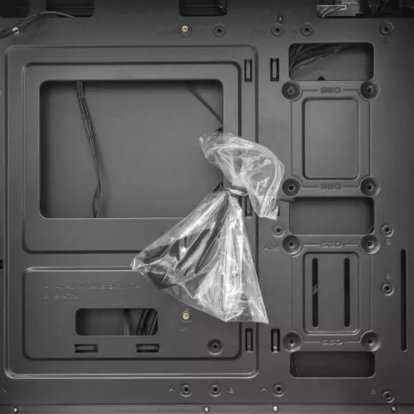 White Shark CASE GCC-2102 WARHEAD / 4 Fans - Image 3